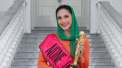 Maudy Koesnaedi Recreate Foto Jadi None Jakarta 1993, Wajah Seolah Tak Menua