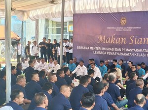 Pesan Tegas Menteri Agus ke Para Napi Lapas Medan Saat Makan Bareng