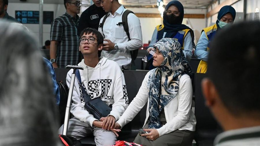 WNI yang dievakuasi dari Iran tiba di Bandara Internasional Soekarno Hatta, di tengah konflik Israel-Iran, di Tangerang dekat Jakarta, Indonesia, 24 Juni 2025. WNI yang dievakuasi dari Iran tiba di Bandara Internasional Soekarno Hatta, di tengah konflik Israel-Iran, di Tangerang dekat Jakarta, Indonesia, 24 Juni 2025. (REUTERS/Ajeng Dinar Ulfiana)