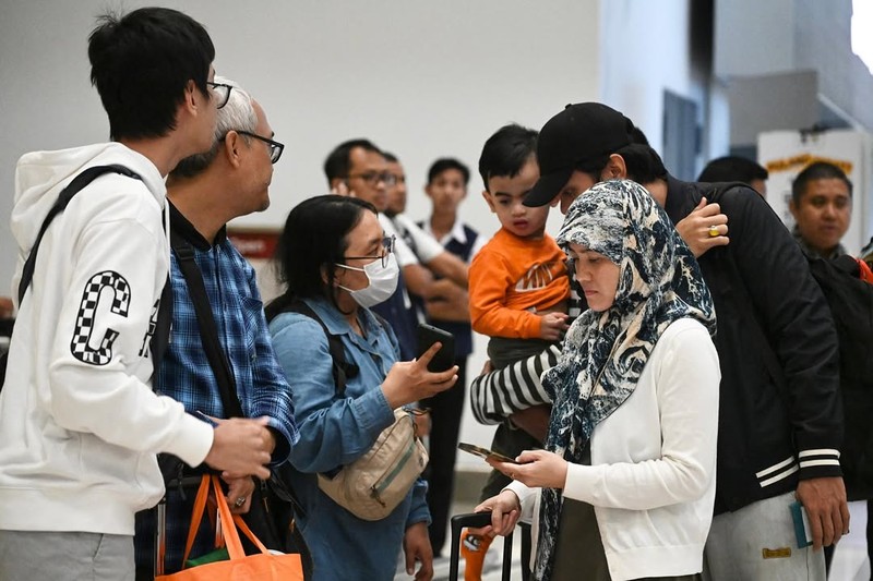 WNI yang dievakuasi dari Iran tiba di Bandara Internasional Soekarno Hatta, di tengah konflik Israel-Iran, di Tangerang dekat Jakarta, Indonesia, 24 Juni 2025. WNI yang dievakuasi dari Iran tiba di Bandara Internasional Soekarno Hatta, di tengah konflik Israel-Iran, di Tangerang dekat Jakarta, Indonesia, 24 Juni 2025. (REUTERS/Ajeng Dinar Ulfiana)