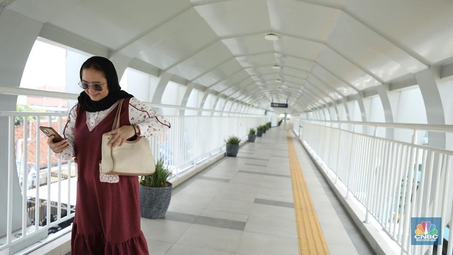 Skybridge atau jembatan penghubung antara Stasiun Bogor - Paledang, Jawa Barat, Rabu (25/6/2025). (CNBC Indonesia/Tri Susilo)
