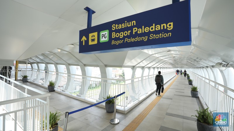 Skybridge atau jembatan penghubung antara Stasiun Bogor - Paledang, Jawa Barat, Rabu (25/6/2025). (CNBC Indonesia/Tri Susilo)