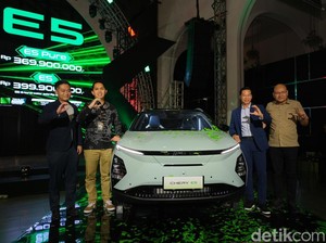 Lepas Nama Omoda, Harga Mobil Listrik Chery E5 Turun Rp 100 Juta!