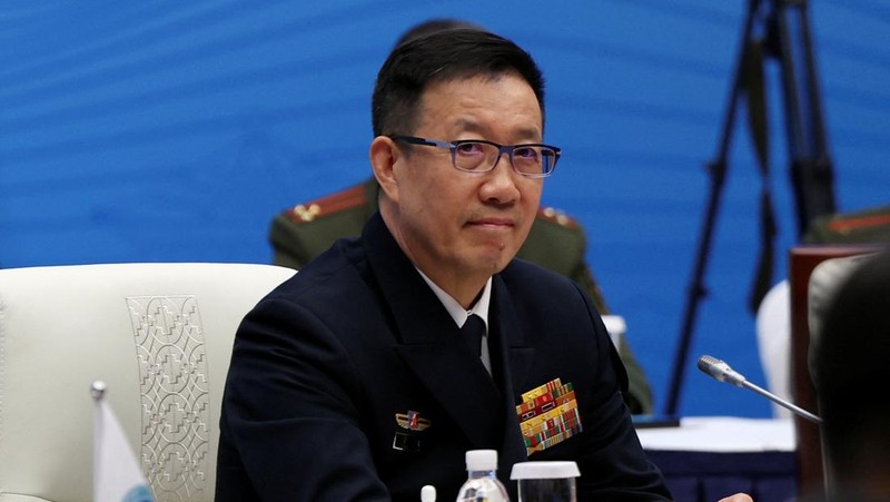 Menteri Pertahanan Tiongkok Dong Jun dan mitranya menghadiri Pertemuan Menteri Pertahanan Organisasi Kerjasama Shanghai (SCO) di Qingdao, provinsi Shandong, Tiongkok pada 26 Juni 2025. REUTERS/Florence Lo