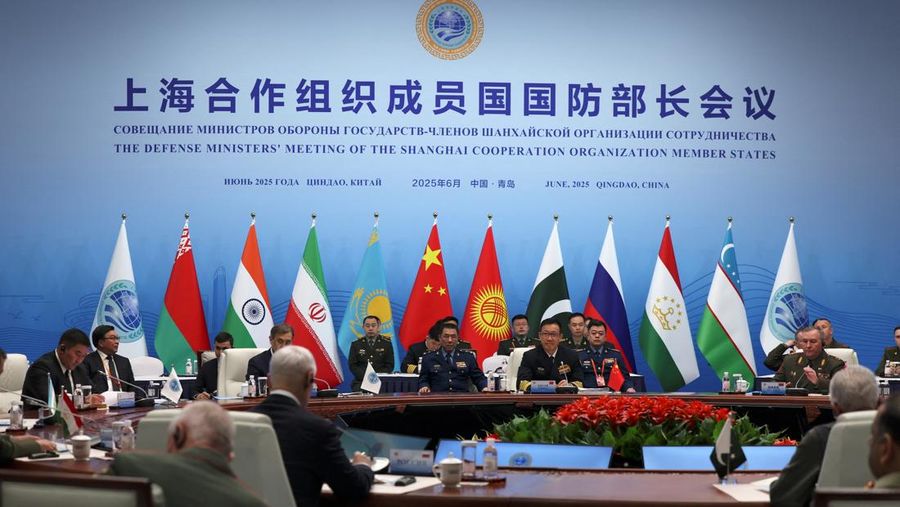 CHINA-SCO/DEFENCE Menteri Pertahanan Tiongkok Dong Jun dan mitranya menghadiri Pertemuan Menteri Pertahanan Organisasi Kerjasama Shanghai (SCO) di Qingdao, provinsi Shandong, Tiongkok pada 26 Juni 2025. REUTERS/Florence Lo