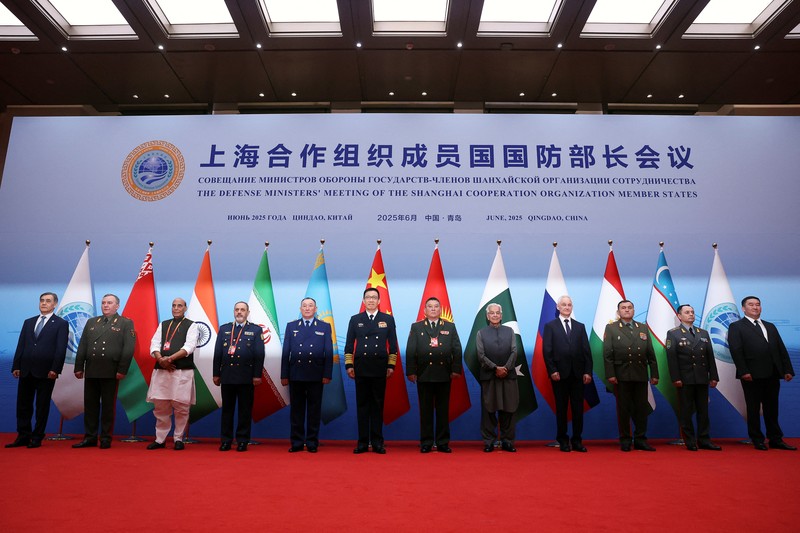 CHINA-SCO/DEFENCE Menteri Pertahanan Tiongkok Dong Jun dan mitranya menghadiri Pertemuan Menteri Pertahanan Organisasi Kerjasama Shanghai (SCO) di Qingdao, provinsi Shandong, Tiongkok pada 26 Juni 2025. REUTERS/Florence Lo