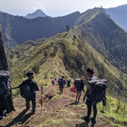 Cara Cepat Atasi Hiportemia Saat Mendaki Gunung