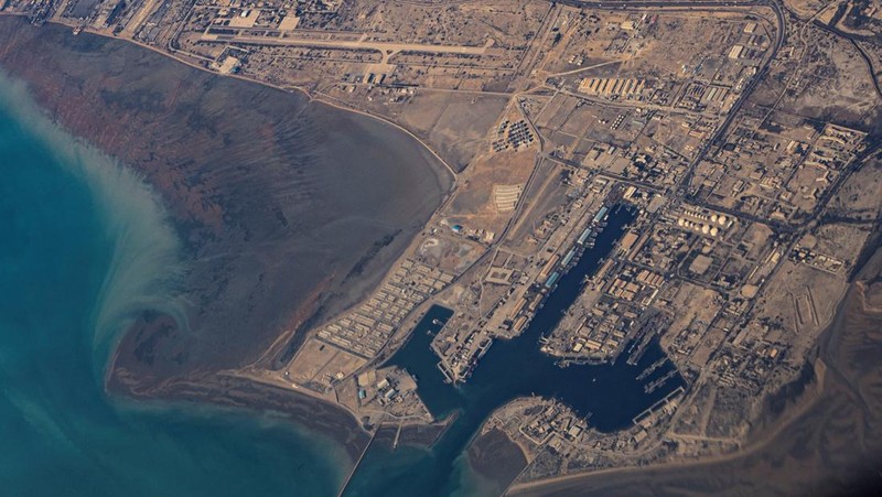 FOTO FILE: Pemandangan udara pantai Iran dan pulau Qeshm di selat Hormuz, 10 Desember 2023. REUTERS/Stringer/Foto File