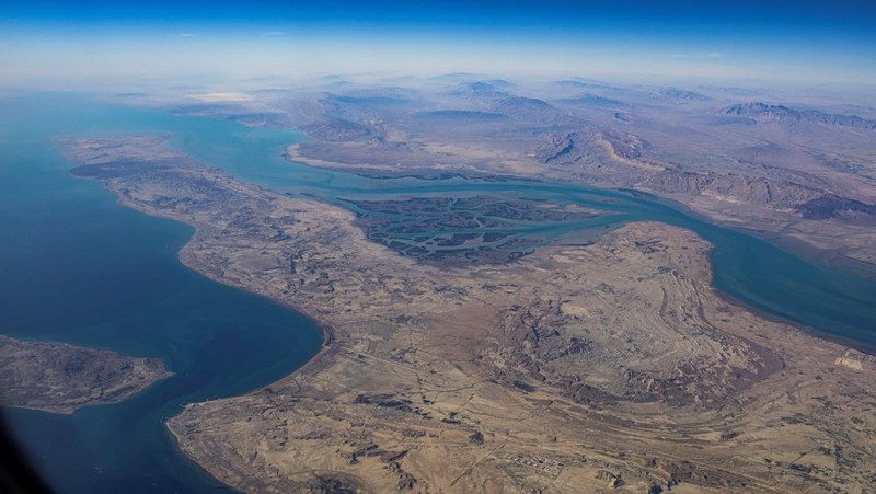 FOTO FILE: Pemandangan udara pantai Iran dan pulau Qeshm di selat Hormuz, 10 Desember 2023. REUTERS/Stringer/Foto File