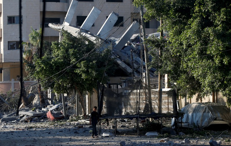 ISRAEL-PALESTINIANS/GAZA A Palestinian inspects the site of an Israeli airstrike on a house that was hit on Wednesday, in Gaza City, June 26, 2025. REUTERS/Mahmoud Issa
