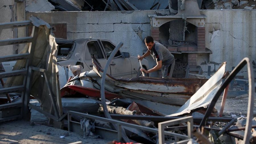 A Palestinian inspects the site of an Israeli airstrike on a house that was hit on Wednesday, in Gaza City, June 26, 2025. REUTERS/Mahmoud Issa