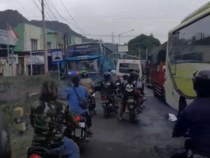 Kemacetan di Ketapang Banyuwangi, Ambulans Nyaris Tak Bisa Lewat