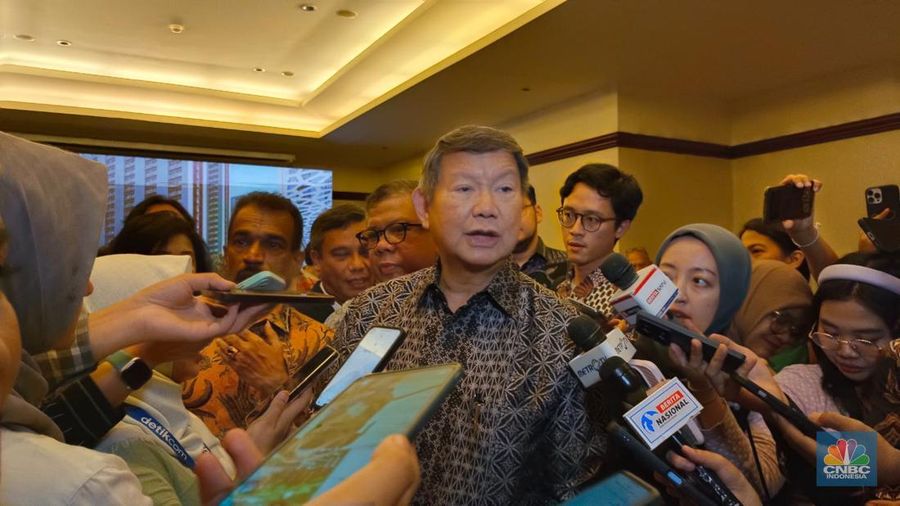 Kepala Satuan Tugas Perumahan Hashim Djojohadikusumo menjawab pertanyaan wartawan usai Penandatanganan Nota Kesepakatan (MoU) antara Pemerintah Indonesia dengan Grup Qatar, Al Qilas International Group di Jakarta, Kamis (26/6/2025). (CNBC Indonesia/Martyasari Rizky)