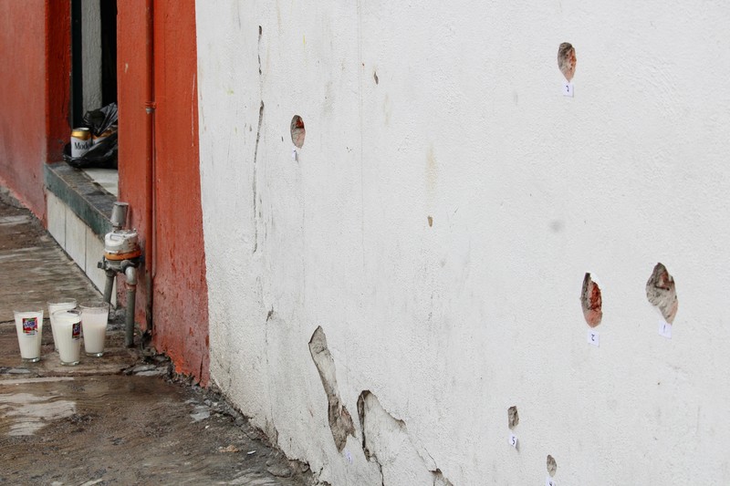Sedikitnya 10 orang tewas, termasuk anak-anak, dan sejumlah lainnya luka-luka dalam insiden penembakan massal di sebuah rumah di kota Irapuato, negara bagian Guanajuato, Meksiko Selasa (24/6) malam. (Tangkapan Layar Video Reuters/)