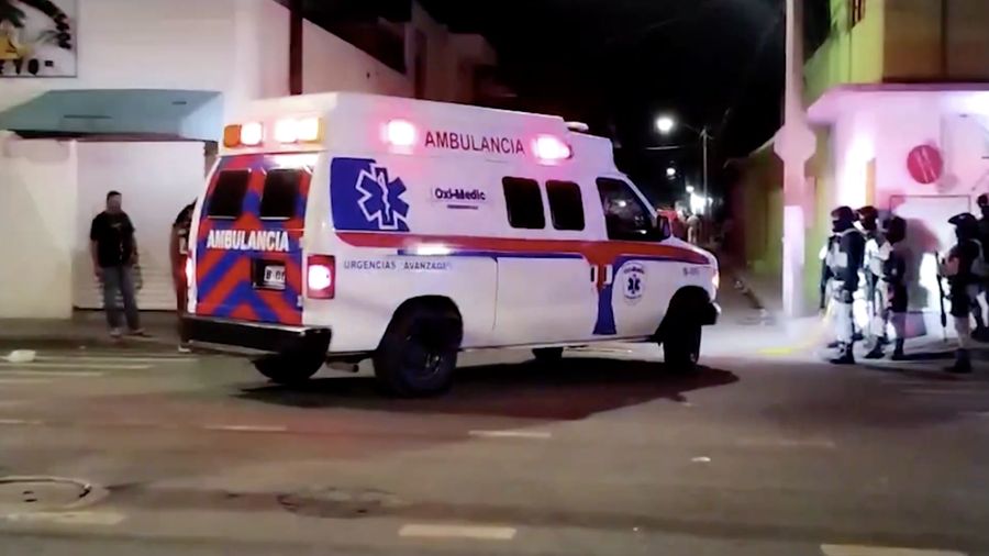 Sedikitnya 10 orang tewas, termasuk anak-anak, dan sejumlah lainnya luka-luka dalam insiden penembakan massal di sebuah rumah di kota Irapuato, negara bagian Guanajuato, Meksiko Selasa (24/6) malam. (Tangkapan Layar Video Reuters/)