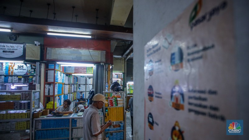 Suasana aktivitas jual beli di Pasar Obat Pramuka, Jakarta, Kamis (26/6/2025). Suasana aktivitas jual beli di Pasar Obat Pramuka, Jakarta, Kamis (26/6/2025). (CNBC Indonesia/Faisal Rahman)