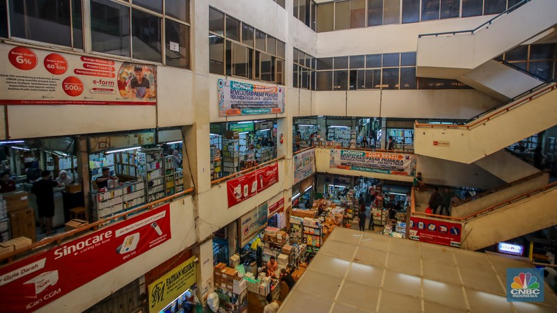 Suasana aktivitas jual beli di Pasar Obat Pramuka, Jakarta, Kamis (26/6/2025). Suasana aktivitas jual beli di Pasar Obat Pramuka, Jakarta, Kamis (26/6/2025). (CNBC Indonesia/Faisal Rahman)