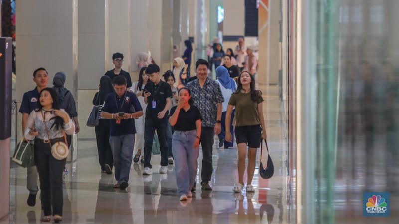 Suasana pengunjung di Pusat Perbelajan Kota Kasablanka, Jakarta, Kamis (26/6/2025). (CNBC Indonesia/Faisal Rahman) Suasana pengunjung di Pusat Perbelajan Kota Kasablanka, Jakarta, Kamis (26/6/2025). (CNBC Indonesia/Faisal Rahman)