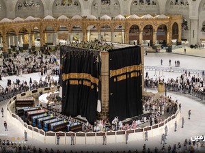 Tradisi Penggantian Kiswah Kabah Tiap 1 Muharam: Sejarah dan Makna