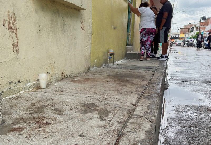 Sedikitnya 10 orang tewas, termasuk anak-anak, dan sejumlah lainnya luka-luka dalam insiden penembakan massal di sebuah rumah di kota Irapuato, negara bagian Guanajuato, Meksiko Selasa (24/6) malam. Sedikitnya 10 orang tewas, termasuk anak-anak, dan sejumlah lainnya luka-luka dalam insiden penembakan massal di sebuah rumah di kota Irapuato, negara bagian Guanajuato, Meksiko Selasa (24/6) malam. (Tangkapan Layar Video Reuters/)