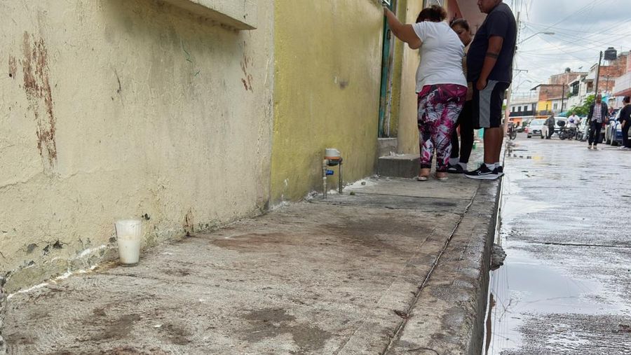 Sedikitnya 10 orang tewas, termasuk anak-anak, dan sejumlah lainnya luka-luka dalam insiden penembakan massal di sebuah rumah di kota Irapuato, negara bagian Guanajuato, Meksiko Selasa (24/6) malam. Sedikitnya 10 orang tewas, termasuk anak-anak, dan sejumlah lainnya luka-luka dalam insiden penembakan massal di sebuah rumah di kota Irapuato, negara bagian Guanajuato, Meksiko Selasa (24/6) malam. (Tangkapan Layar Video Reuters/)