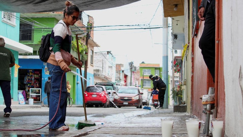 Sedikitnya 10 orang tewas, termasuk anak-anak, dan sejumlah lainnya luka-luka dalam insiden penembakan massal di sebuah rumah di kota Irapuato, negara bagian Guanajuato, Meksiko Selasa (24/6) malam. (Tangkapan Layar Video Reuters/)