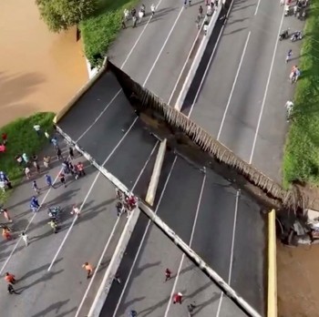 Banjir dan Longsor Terjang Venezuela, Rumah Hancur-Jalan Putus
