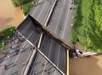 Banjir dan Longsor Terjang Venezuela, Rumah Hancur-Jalan Putus