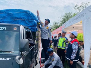 Puluhan Kendaraan ODOL Lintasi Jalan Tol Trans Sumatera Ditindak