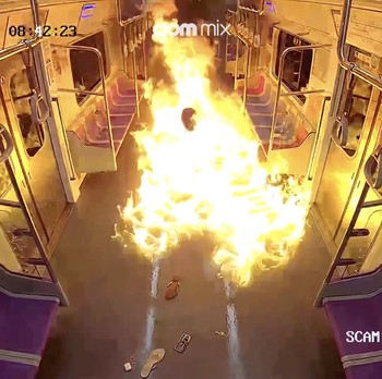 Potret Kepanikan Saat Kereta Penuh Penumpang Dibakar di Seoul