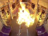 Potret Kepanikan Saat Kereta Penuh Penumpang Dibakar di Seoul