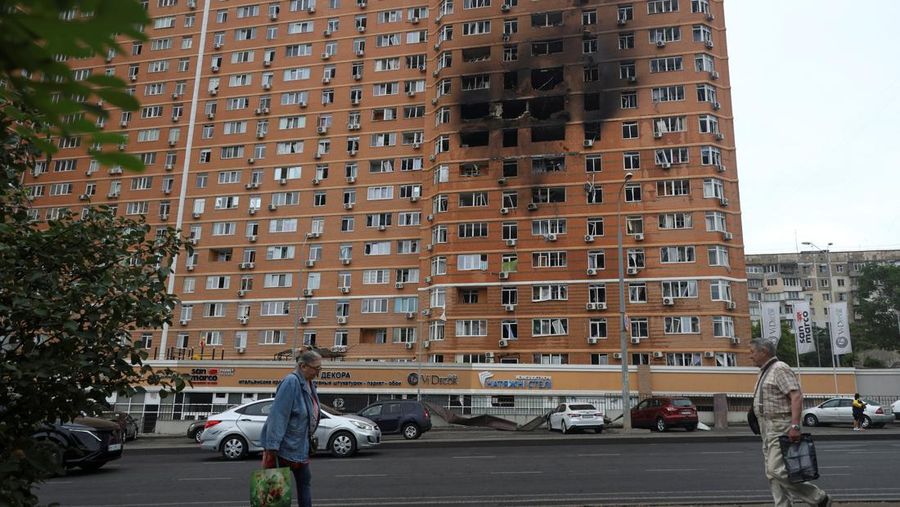 Akibat serangan pesawat nirawak Rusia di Odesa, Ukraina, Sabtu (28/6/2025). (Handout via REUTERS)