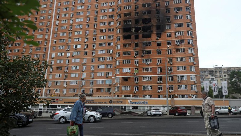 Akibat serangan pesawat nirawak Rusia di Odesa, Ukraina, Sabtu (28/6/2025). (Handout via REUTERS)