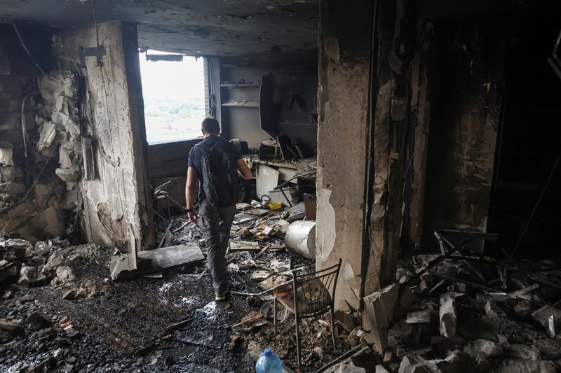 Akibat serangan pesawat nirawak Rusia di Odesa, Ukraina, Sabtu (28/6/2025). (Handout via REUTERS)