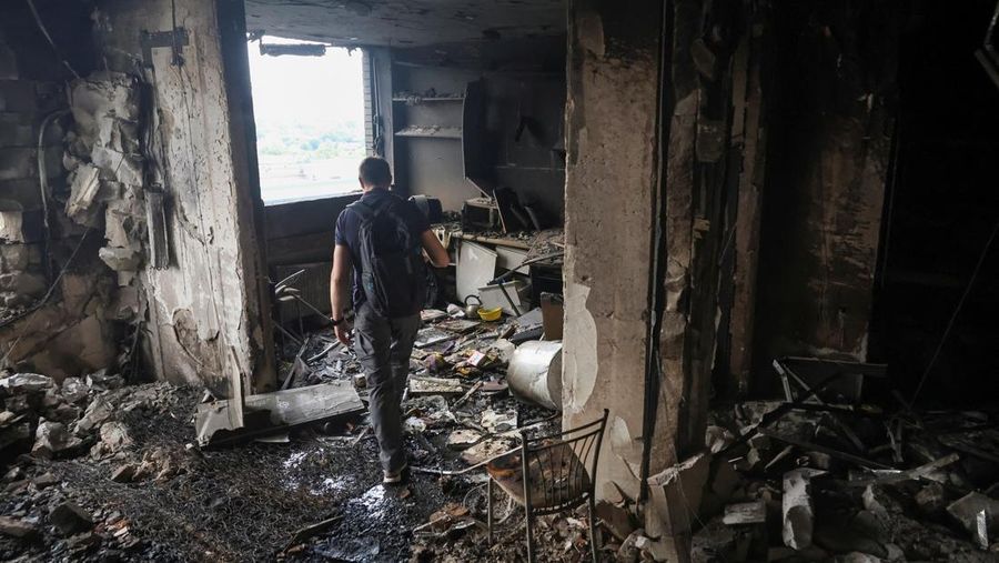 Akibat serangan pesawat nirawak Rusia di Odesa, Ukraina, Sabtu (28/6/2025). (Handout via REUTERS)