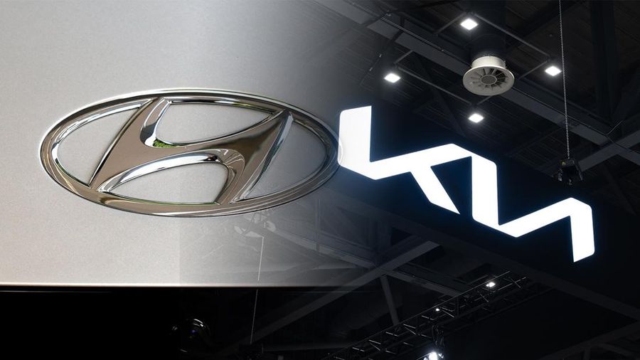 Foto kolase logo Hyundai dan KIA. (REUTERS)