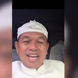 Puncak Macet-Dedi Mulyadi Larang Angkot 
