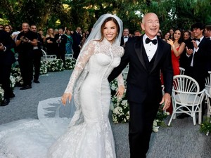 Gaun Pengantin Lauren Sanchez Dikabarkan Hilang Tanpa Jejak