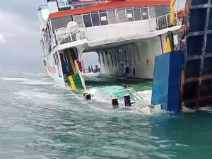 Detik-detik Kapal Feri Kandas di Perairan Sultra, 7 ABK Dievakuasi