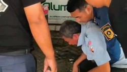 Video: Momen Damkar Bantu Pria di Bogor Tersedak saat Makan Bakso