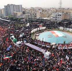 Lautan Manusia di Pemakaman Komandan Militer-Ilmuwan Nuklir Iran