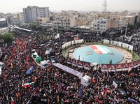 Lautan Manusia di Pemakaman Komandan Militer-Ilmuwan Nuklir Iran