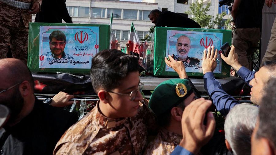 Suasana saat prosesi pemakaman komandan militer dan ilmuwan nuklir Iran yang tewas dalam serangan Israel, di Teheran, Iran, Sabtu (28/6/2025). (Majid Asgaripour/WANA via REUTERS) Suasana saat prosesi pemakaman komandan militer dan ilmuwan nuklir Iran yang tewas dalam serangan Israel, di Teheran, Iran, Sabtu (28/6/2025). (Majid Asgaripour/WANA via REUTERS)