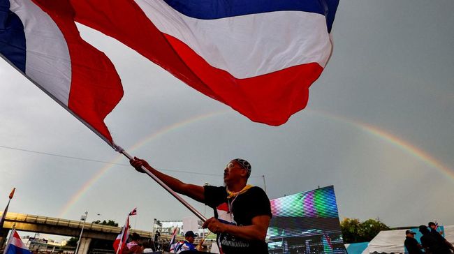 Thailand Chaos! Raja Bakal Lantik Kabinet Baru-PM Cantik Lengser?