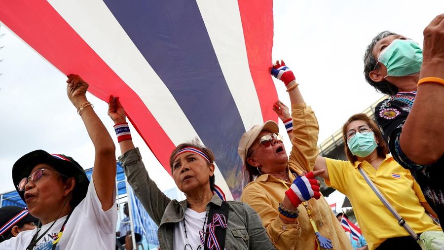 Unjuk rasa antipemerintah terhadap PM Thailand Shinawatra di Bangkok, Thailand, Sabtu (29/6/2025). (REUTERS/Chalinee Thirasupa)