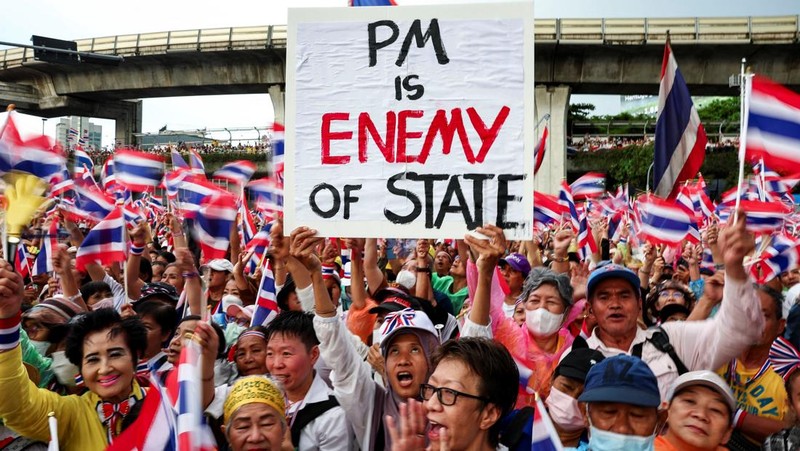 Unjuk rasa antipemerintah terhadap PM Thailand Shinawatra di Bangkok, Thailand, Sabtu (29/6/2025). (REUTERS/Chalinee Thirasupa)