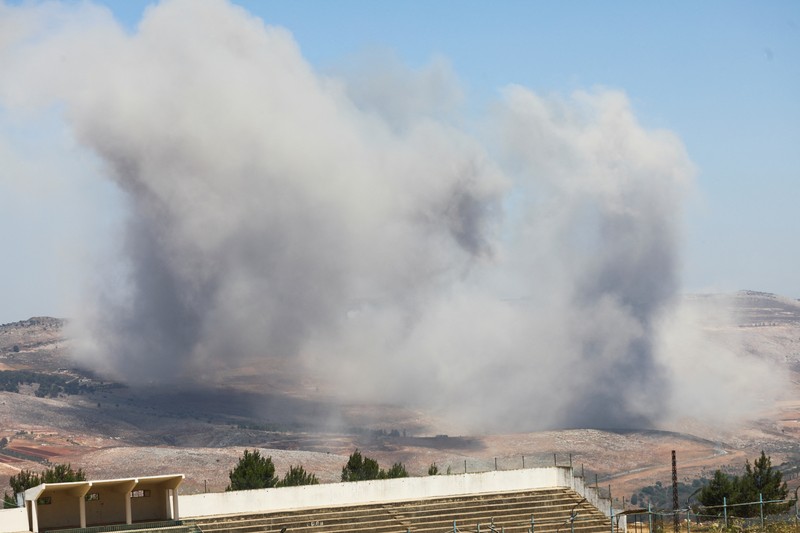 Serangan udara Israel ke situs militer yang rusak yang ingin dipulihkan oleh kelompok bersenjata Hizbullah di Lebanon Selatan. (Tangkapan Layar Video/REUTERS) Serangan udara Israel ke situs militer yang rusak yang ingin dipulihkan oleh kelompok bersenjata Hizbullah di Lebanon Selatan. (Tangkapan Layar Video/REUTERS)
