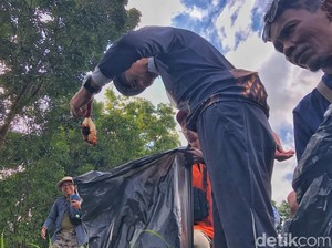 Ganjar Punguti Sampah di Jogja, Walkot Hasto Ngaku Malu