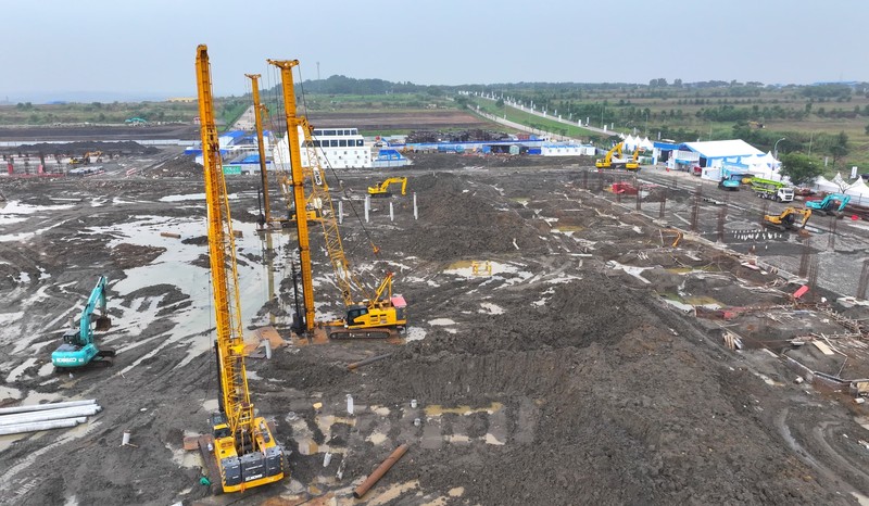 Goundbreaking ekosistem industri kendaraan listrik terintegrasi di Karawang, Jawa Barat, Minggu (29/6/2025). (YouTube/Sekretariat Presiden)