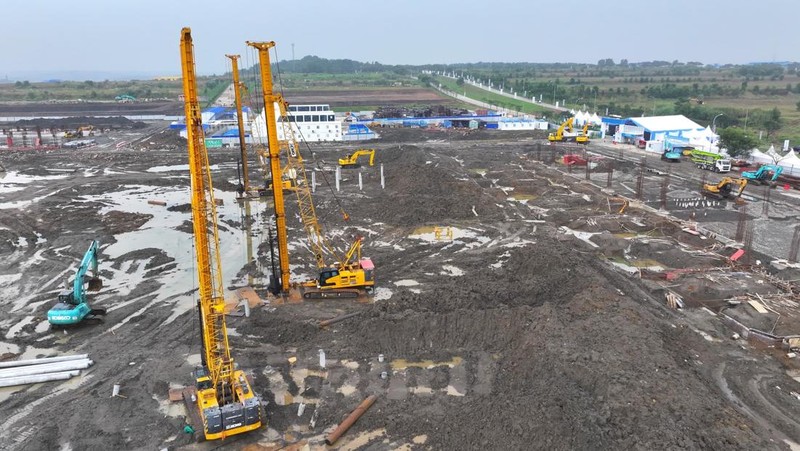 Goundbreaking ekosistem industri kendaraan listrik terintegrasi di Karawang, Jawa Barat, Minggu (29/6/2025). (YouTube/Sekretariat Presiden)